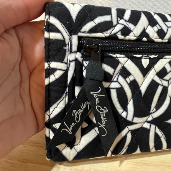 VERA BRADLEY TRIFOLD BLACK WHITE GREY RETIRED CONCERTO QUILTED WALLET - Picture 6 of 11